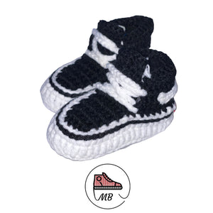 Baby Crochet MB- V SKI Black And White (0-12 Month's) - MumyBuddy